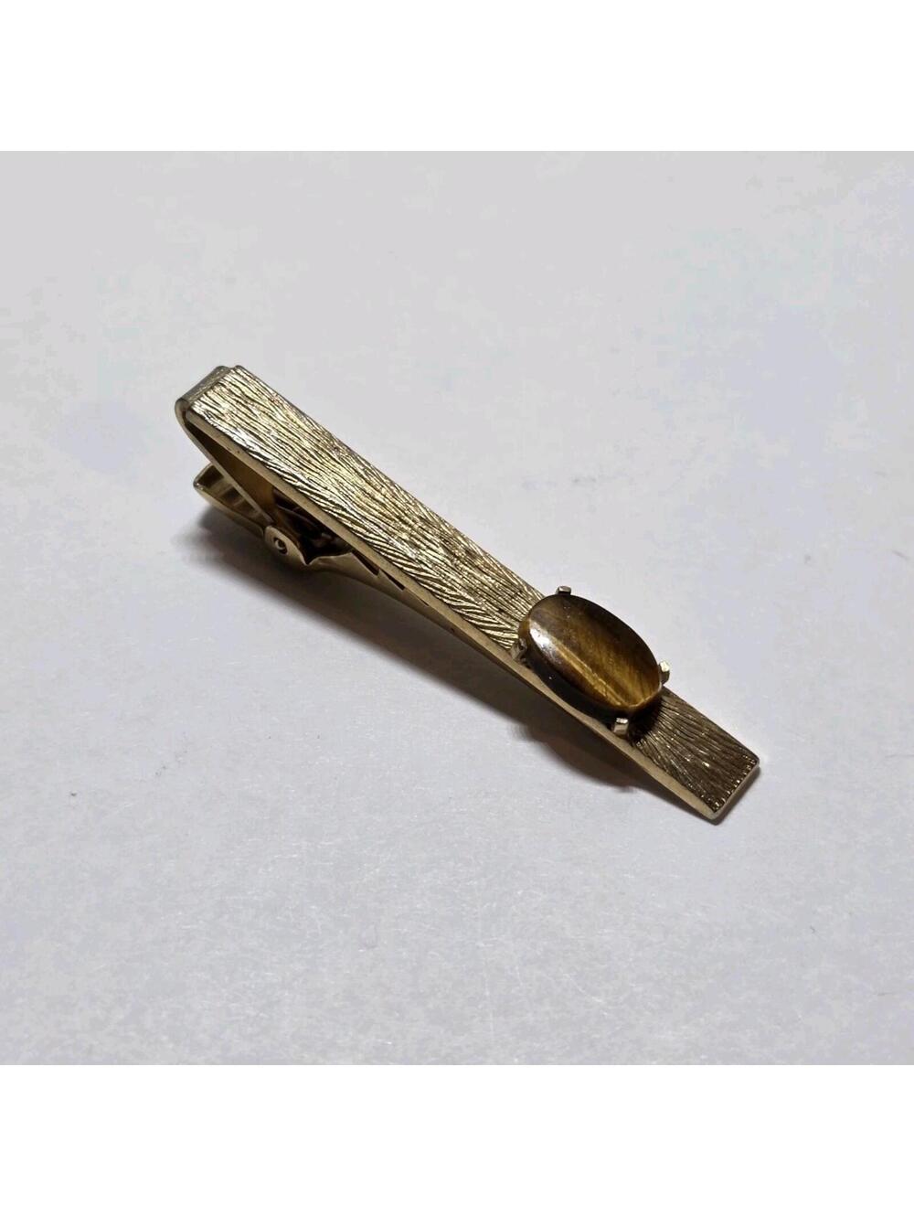 Vintage Anson Gold Tone Tigers Eye Cabochon Textured Bark Mens Tie Clip Bar EUC